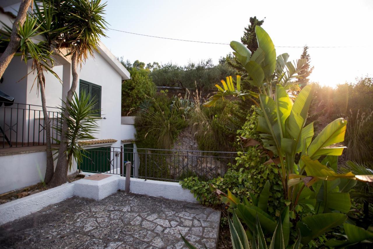 Villa Nadia Con Splendida Vista Mare กัสเตลลัมมาเร เดล โกลโฟ ภายนอก รูปภาพ