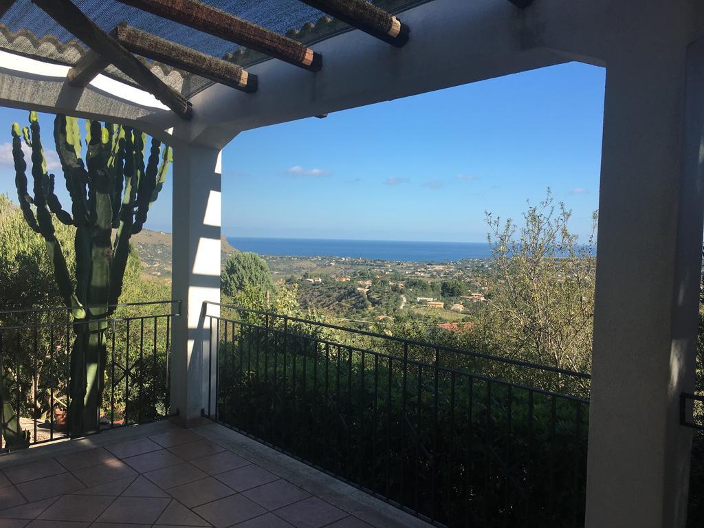 Villa Nadia Con Splendida Vista Mare กัสเตลลัมมาเร เดล โกลโฟ ภายนอก รูปภาพ